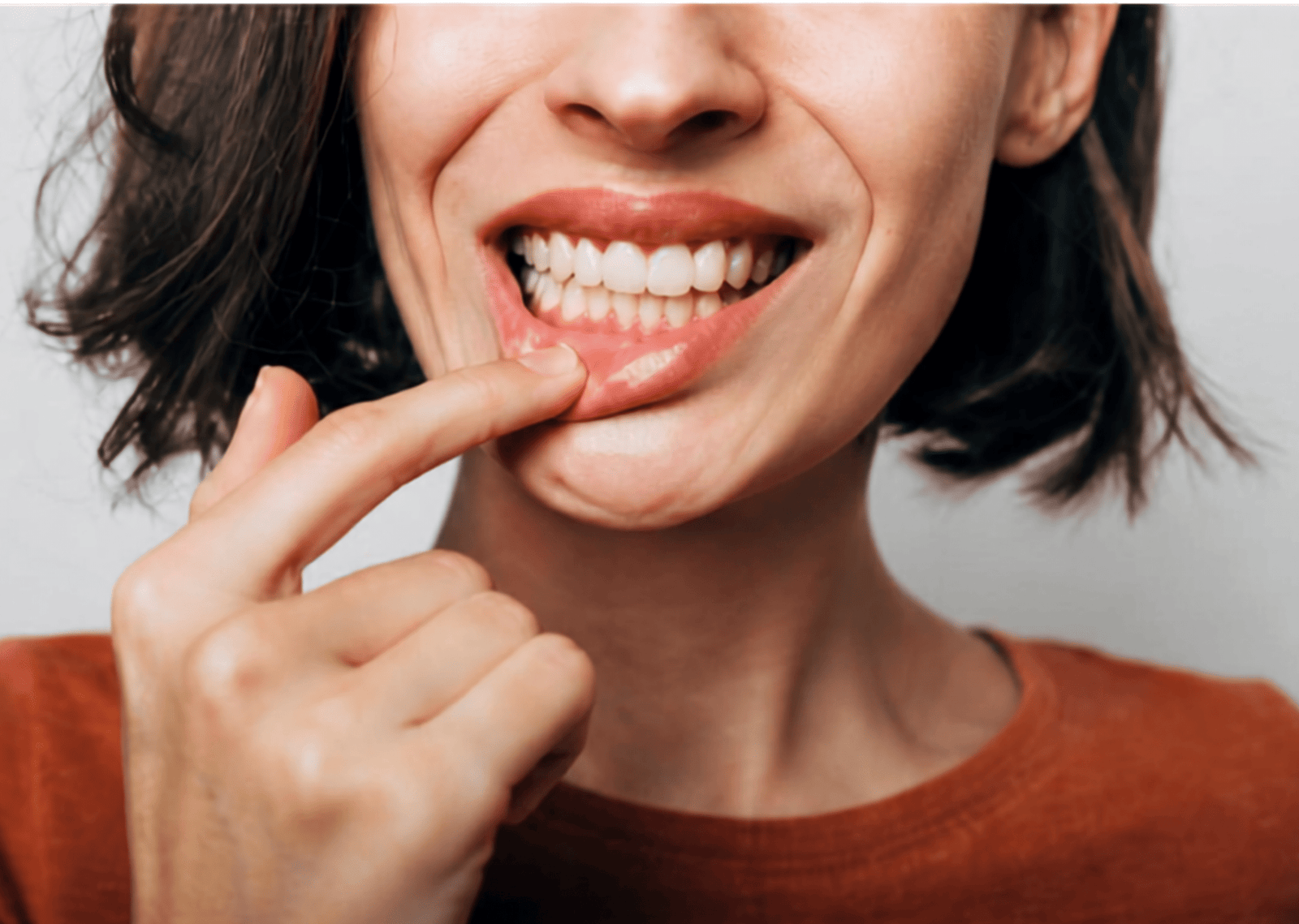 Sangrado de encías al cepillarse - clínica dental en Albacete