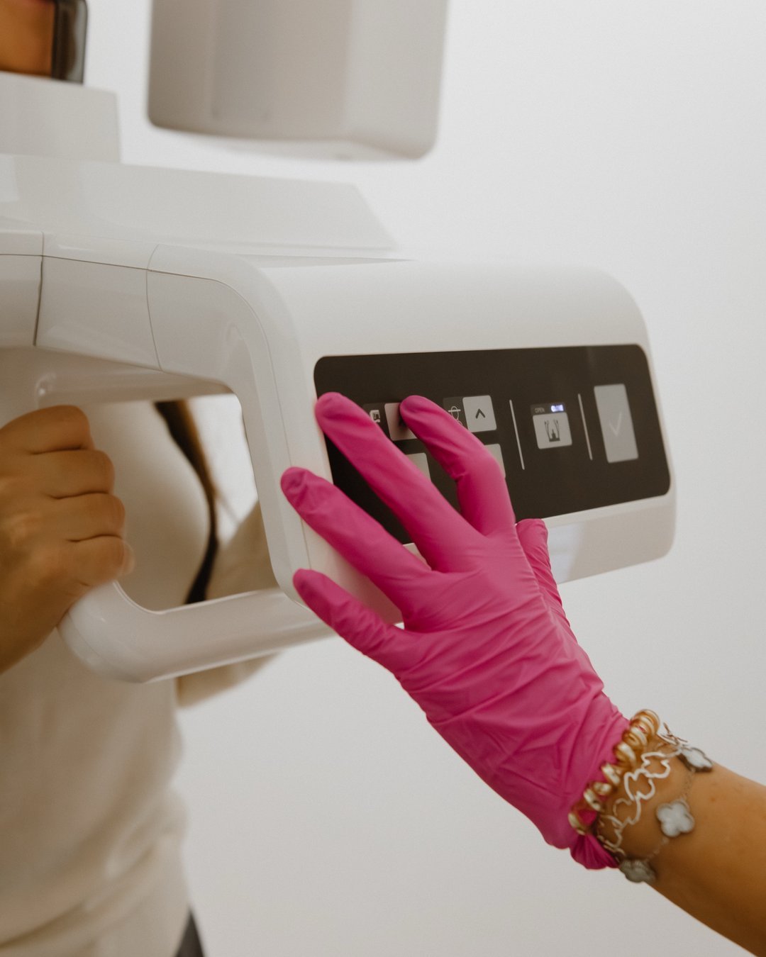 Equipo de diagnóstico para estudiar la ATM y la mordida en MOMA Estudio Dental, Albacete