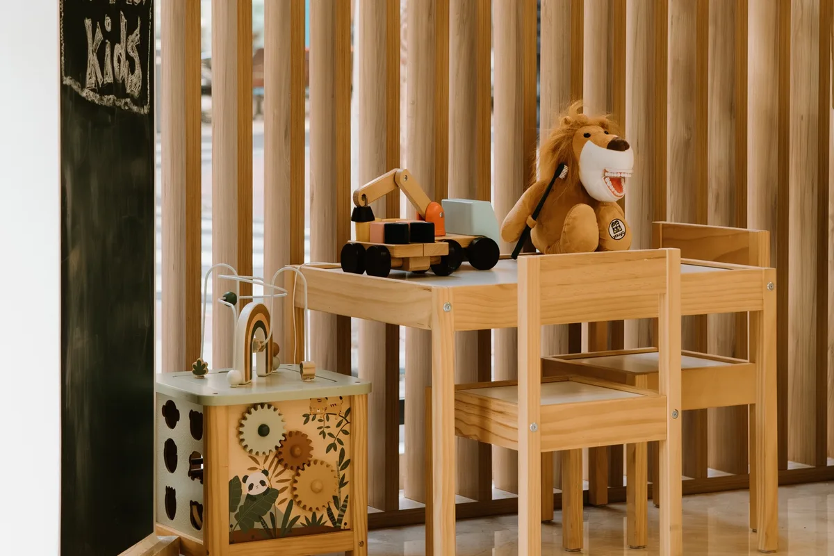 Rincón infantil de la sala de espera de MOMA Estudio Dental en Albacete